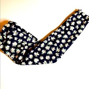 Women’s Old Navy Pixie Ankle Pants Size: 2